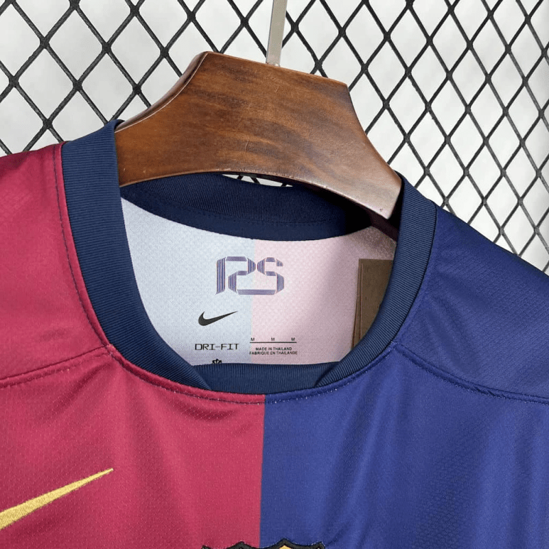 Camisa Barcelona Edição Especial Taylor Swift 2025 - Vermelha e Azul - (Feminina)